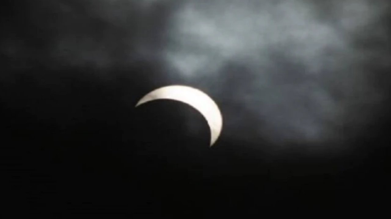Lunar Eclipse 2022 : హైదరాబాద్లో పాక్షికంగానే చంద్రగ్రహణం.. సాయంత్రం ఏ సమయానికి ప్రారంభమవుతుందంటే? Lunar Eclipse 2022 : హైదరాబాద్లో పాక్షికంగానే చంద్రగ్రహణం.. సాయంత్రం ఏ సమయానికి ప్రారంభమవుతుందంటే?