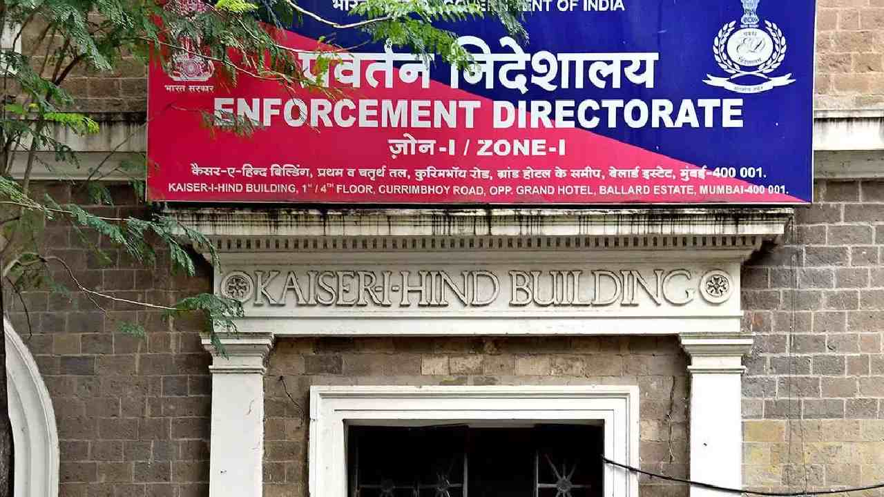 Delhi Liquor Scam: ఢిల్లీ లిక్కర్ స్కాం కేసులో ఈడీ దూకుడు… మరో ఇద్దరు వ్యాపారుల అరెస్టు Delhi Liquor Scam: ఢిల్లీ లిక్కర్ స్కాం కేసులో ఈడీ దూకుడు… మరో ఇద్దరు వ్యాపారుల అరెస్టు
