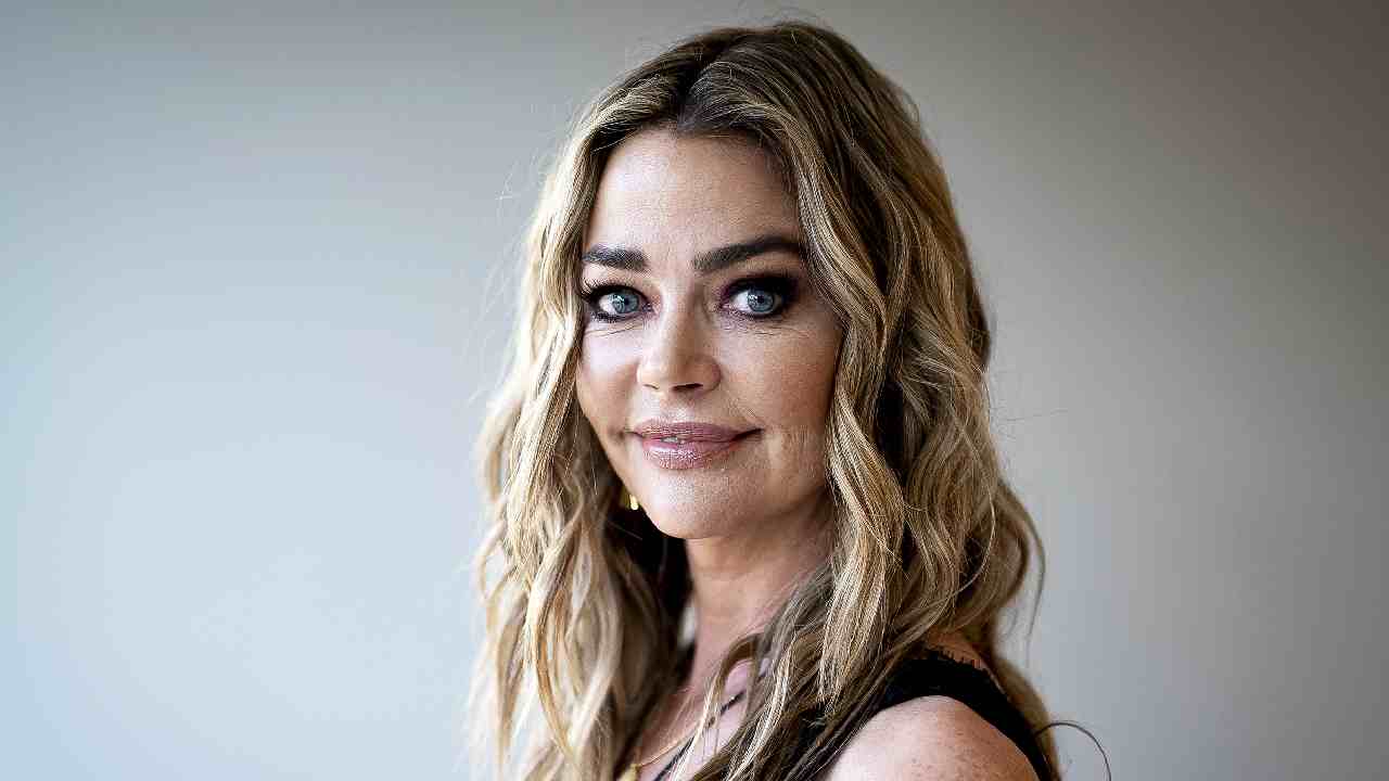 Denise Richards: పార్కింగ్ విషయంలో గొడవ.. షూటింగ్ కోసం వెళ్లిన నటిపై కాల్పులు Denise Richards: పార్కింగ్ విషయంలో గొడవ.. షూటింగ్ కోసం వెళ్లిన నటిపై కాల్పులు