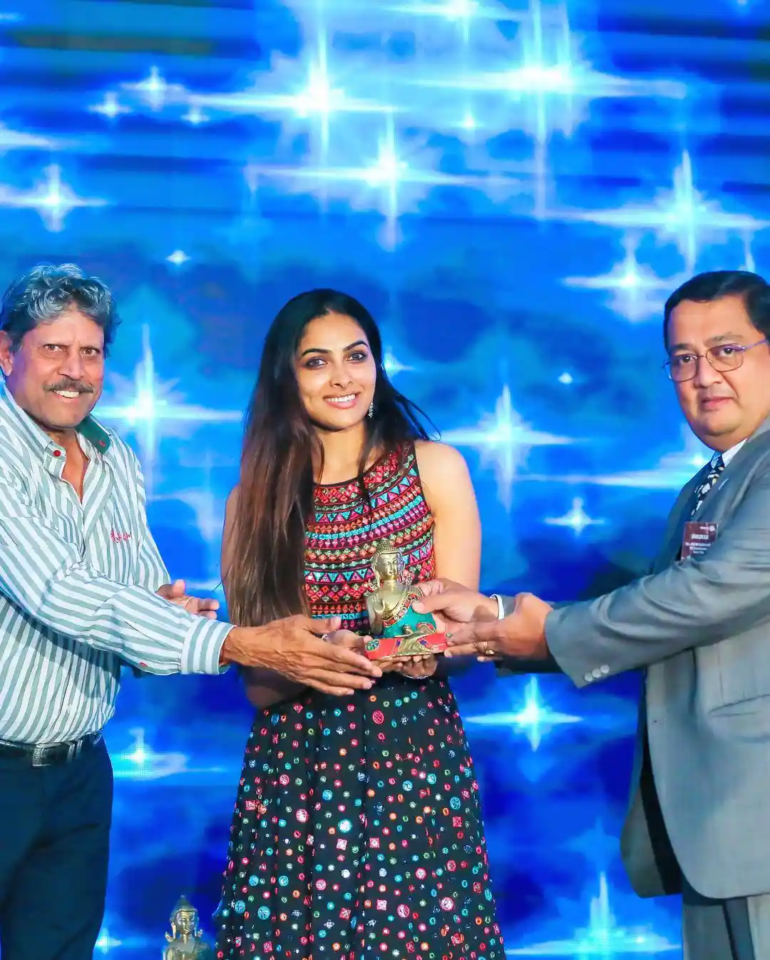 Divi Vadthya with Kapil Dev in Rotary Premier League