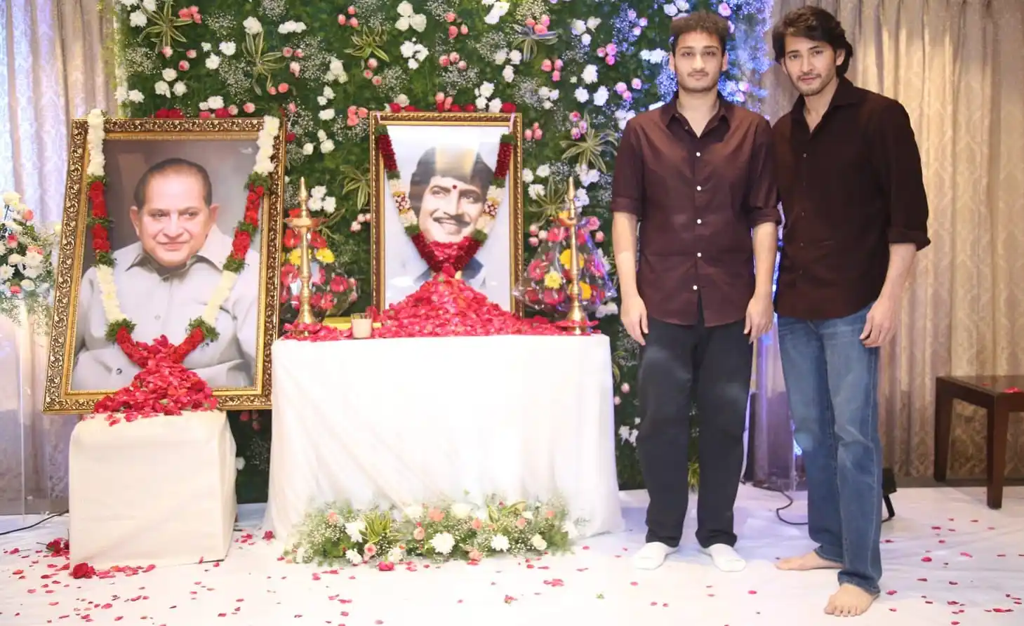Family Members and Industry Persons are pay last rites to krishna