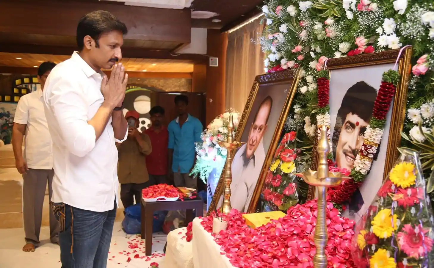 Family Members and Industry Persons are pay last rites to krishna