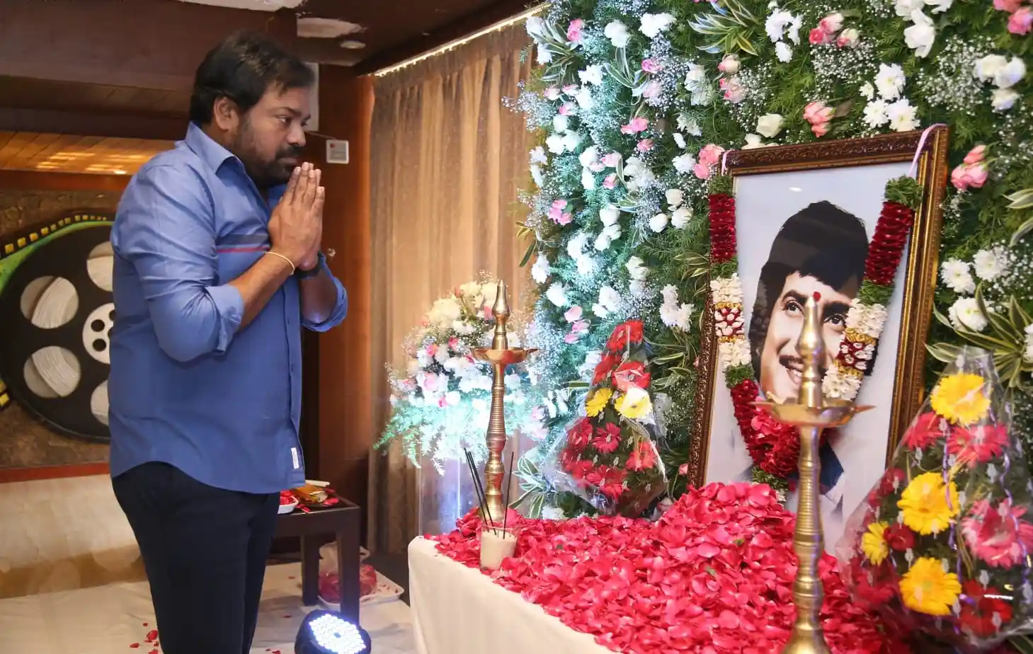 Family Members and Industry Persons are pay last rites to krishna