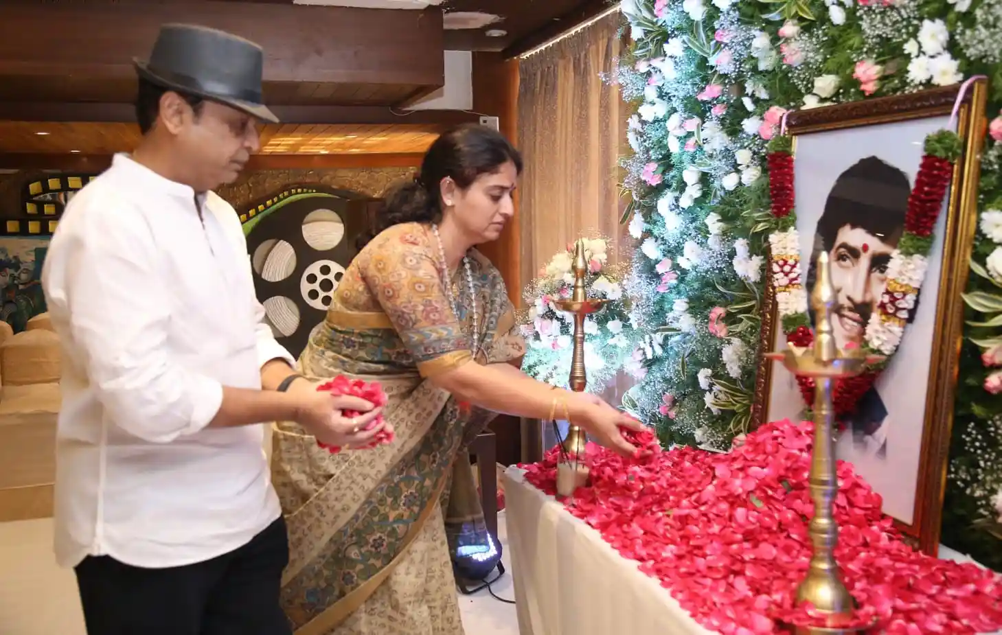 Family Members and Industry Persons are pay last rites to krishna