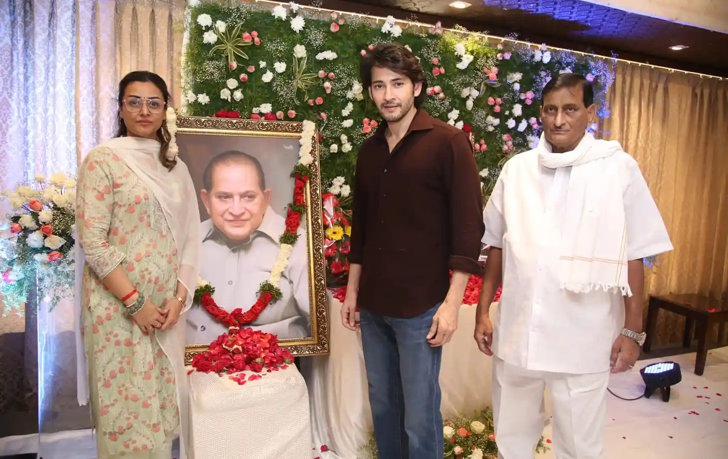 Family Members and Industry Persons are pay last rites to krishna