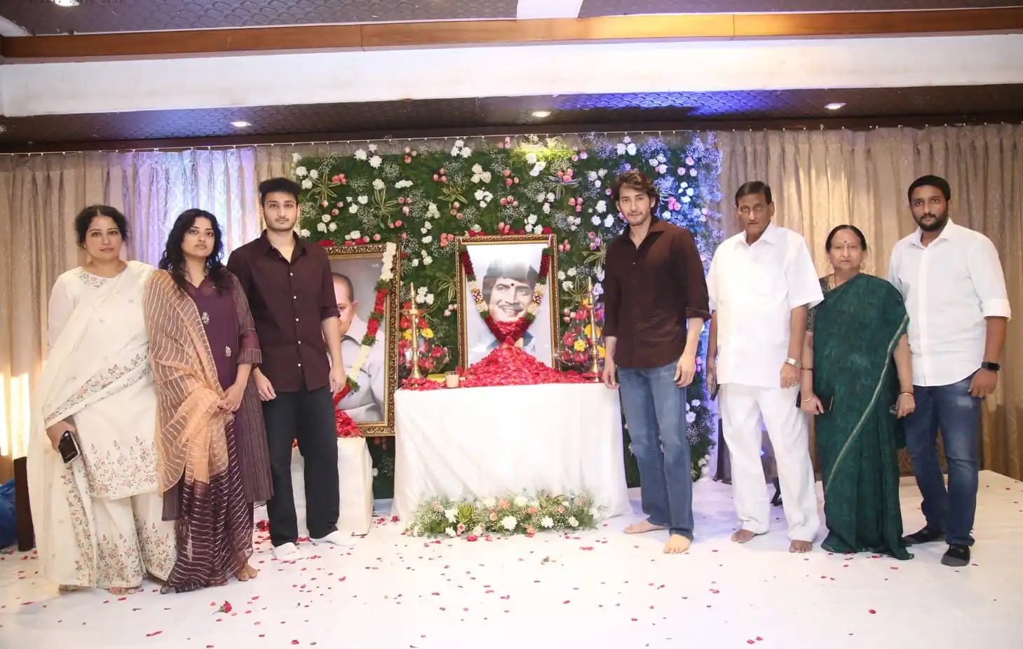 Family Members and Industry Persons are pay last rites to krishna