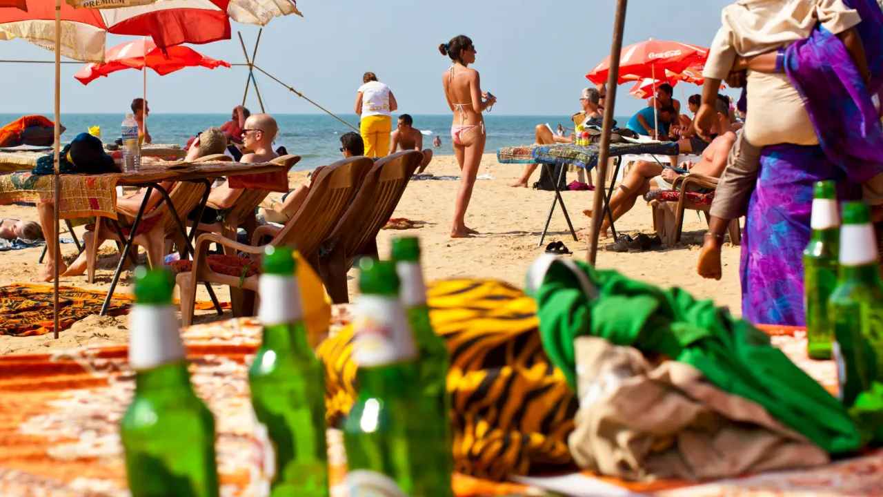 Goa New Rules : గోవా వెళ్లే వారికి షాక్.. ఇకపై ఆ పనులు చేస్తే కఠిన చర్యలు, రూ.50వేలు జరిమానా Goa New Rules : గోవా వెళ్లే వారికి షాక్.. ఇకపై ఆ పనులు చేస్తే కఠిన చర్యలు, రూ.50వేలు జరిమానా