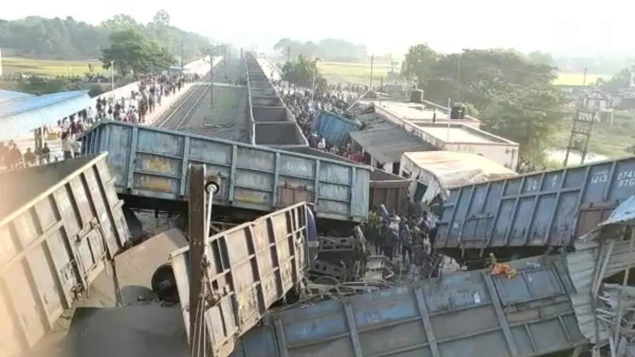 Odisha : ఒడిశాలో ప్లాట్ ఫామ్ మీదకు దూసుకెళ్లిన రైలు..ముగ్గురు మృతి Odisha : ఒడిశాలో ప్లాట్ ఫామ్ మీదకు దూసుకెళ్లిన రైలు..ముగ్గురు మృతి