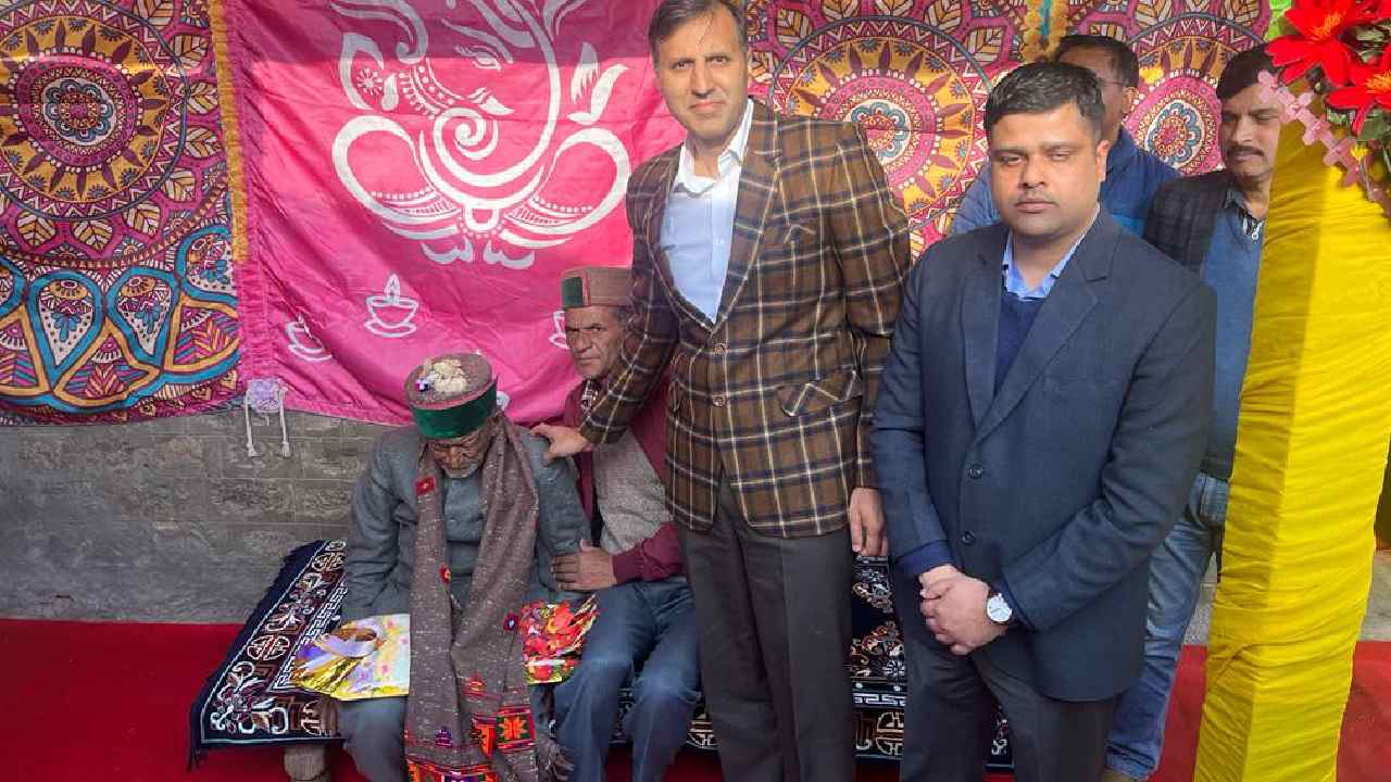India’s first voter: స్వతంత్ర భారతదేశ మొట్టమొదటి ఓటరు శ్యామ్ సరన్ సింగ్ కన్నుమూత India’s first voter: స్వతంత్ర భారతదేశ మొట్టమొదటి ఓటరు శ్యామ్ సరన్ సింగ్ కన్నుమూత