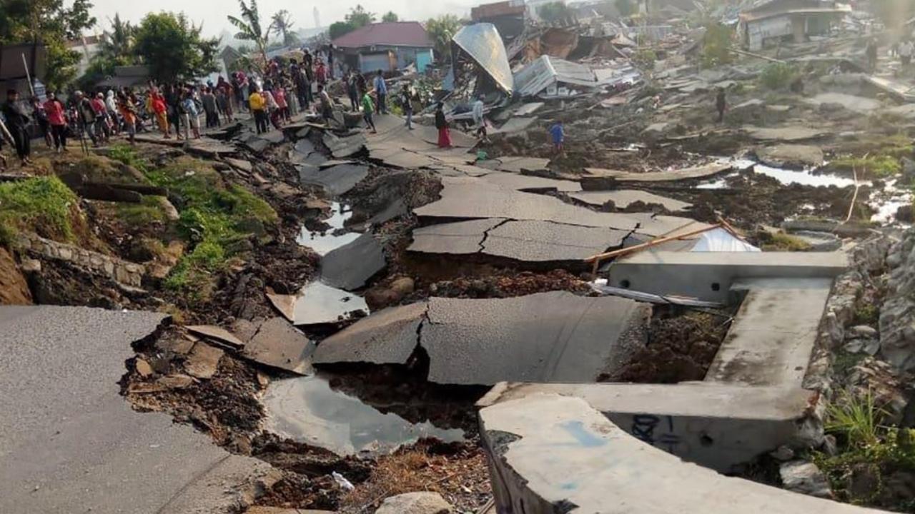 Indonesia Earthquake: ఇండోనేషియాలో 268కి చేరిన మృతుల సంఖ్య.. 151మంది జాడలేదు.. Indonesia Earthquake: ఇండోనేషియాలో 268కి చేరిన మృతుల సంఖ్య.. 151మంది జాడలేదు..