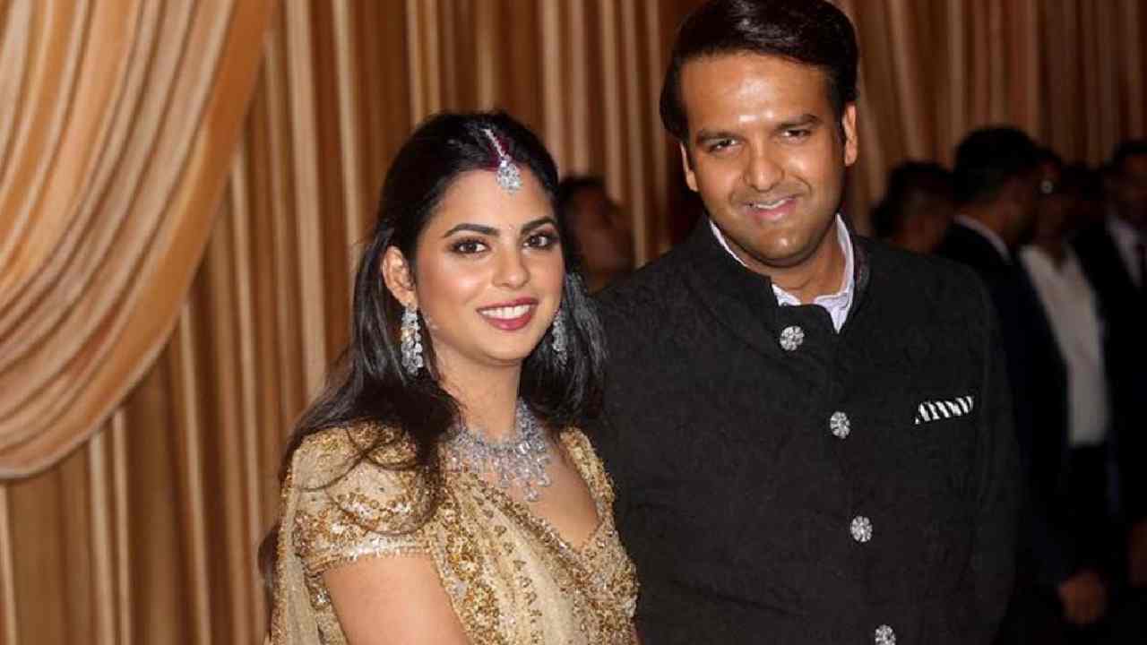 Isha Ambani: కవలలకు జన్మనిచ్చిన ఈషా అంబానీ.. ఒకే కాన్పులో పాప, బాబు.. చిన్నారులకు పేర్లు పెట్టేసిన అంబానీ Isha Ambani: కవలలకు జన్మనిచ్చిన ఈషా అంబానీ.. ఒకే కాన్పులో పాప, బాబు.. చిన్నారులకు పేర్లు పెట్టేసిన అంబానీ