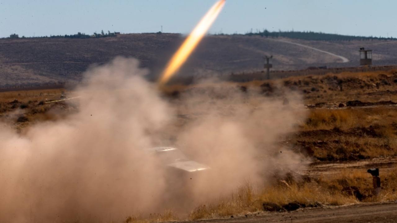 Israel Attacks Syria Airbase : సిరియా మిలిటరీ ఎయిర్ బేస్పై మిసైల్స్తో ఇజ్రాయెల్ దాడి Israel Attacks Syria Airbase : సిరియా మిలిటరీ ఎయిర్ బేస్పై మిసైల్స్తో ఇజ్రాయెల్ దాడి
