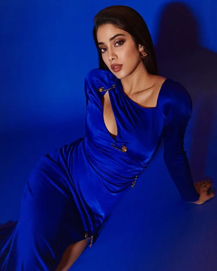 Janhvi Kapoor Beautiful Pics In Blue Dress