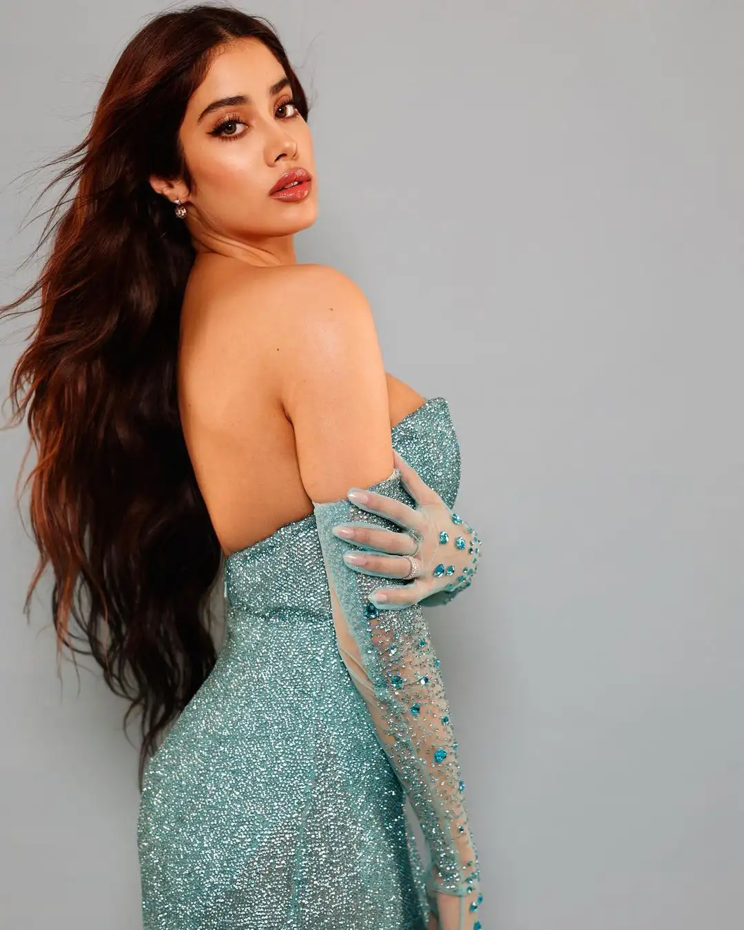 Janhvi Kapoor stunning looks in blue outfit dress still9