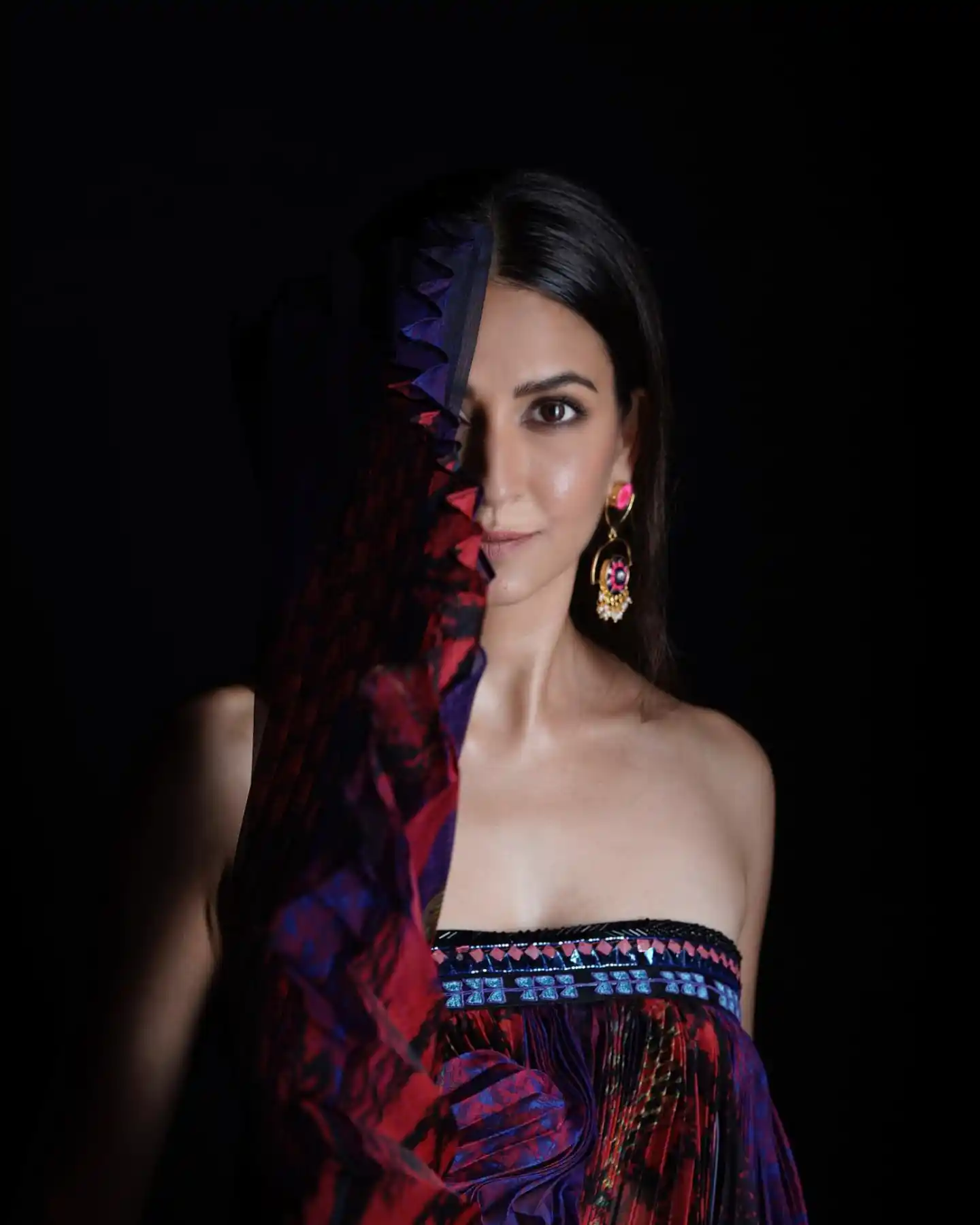 Kriti Kharbanda Hot Pics