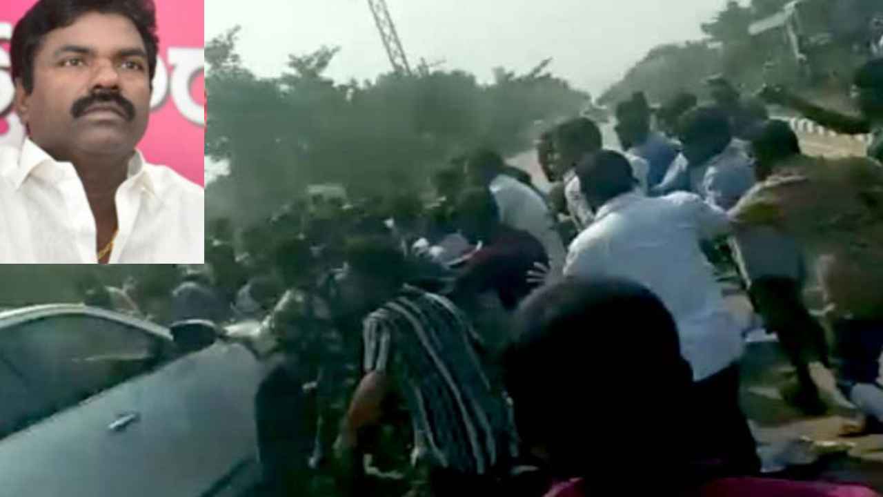 MLA Rasamayi Balakishan : టీఆర్ఎస్ ఎమ్మెల్యే రసమయి బాలకిషన్కు షాక్.. వెంటపడి మరీ దాడి MLA Rasamayi Balakishan : టీఆర్ఎస్ ఎమ్మెల్యే రసమయి బాలకిషన్కు షాక్.. వెంటపడి మరీ దాడి