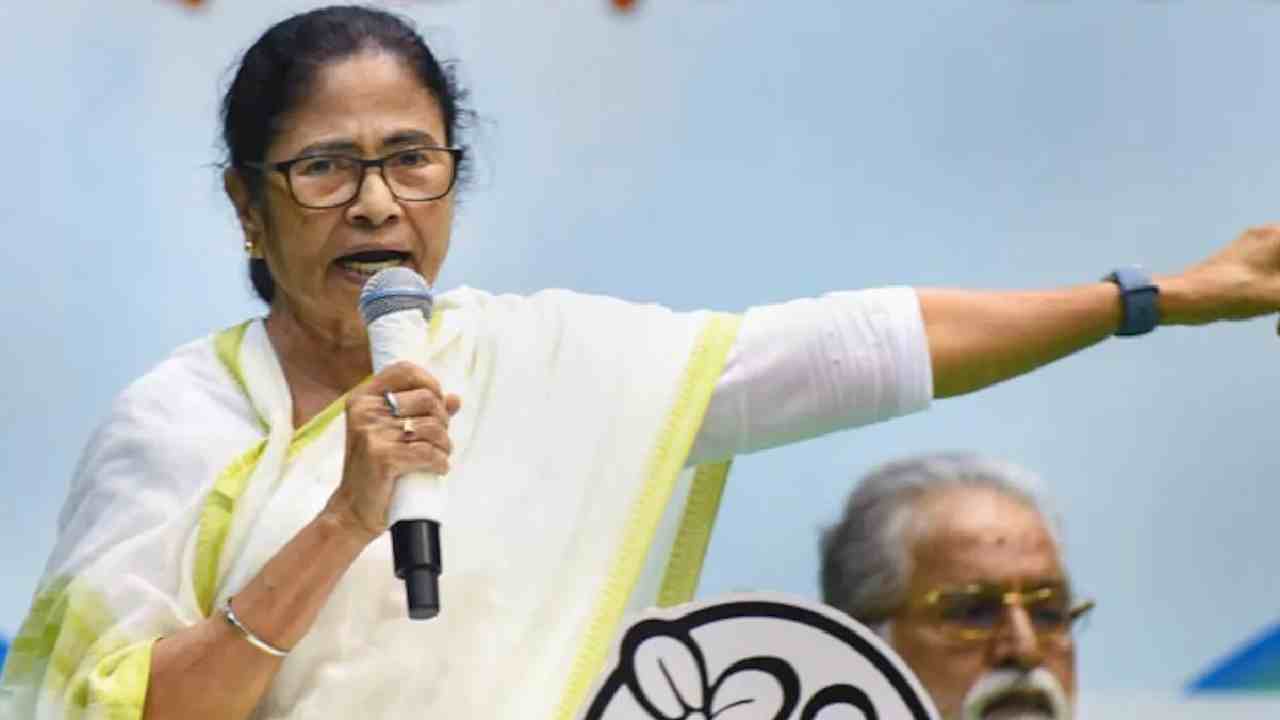 Opposition meet: విపక్షాల సమావేశంలో పాల్గొనడానికి పట్నాకు మమతా బెనర్జీ.. కీలక వ్యాఖ్యలు Opposition meet: విపక్షాల సమావేశంలో పాల్గొనడానికి పట్నాకు మమతా బెనర్జీ.. కీలక వ్యాఖ్యలు