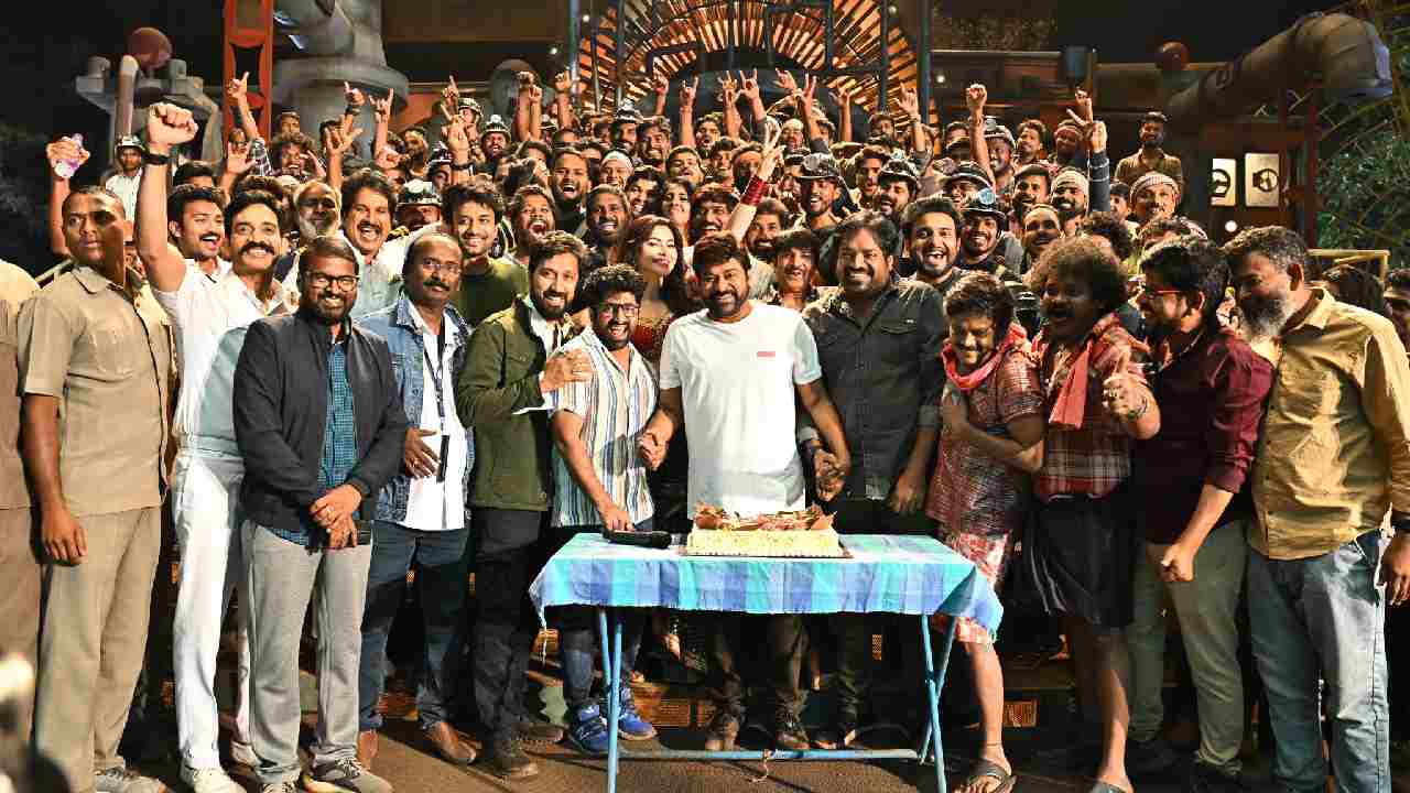 Waltair Veerayya: ‘వాల్తేరు వీరయ్య’ సెట్లో మెహర్ రమేష్, శేఖర్ మాస్టర్ పుట్టినరోజు వేడుకలు.. Waltair Veerayya: ‘వాల్తేరు వీరయ్య’ సెట్లో మెహర్ రమేష్, శేఖర్ మాస్టర్ పుట్టినరోజు వేడుకలు..
