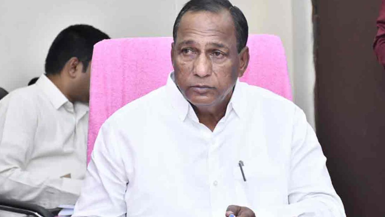 IT Raids: మంత్రి మల్లారెడ్డి కొడుకు, అల్లుడు నివాసాల్లో ఐటీ సోదాలు IT Raids: మంత్రి మల్లారెడ్డి కొడుకు, అల్లుడు నివాసాల్లో ఐటీ సోదాలు