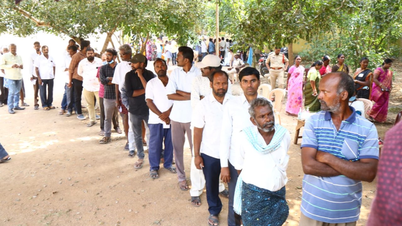 Munugode Bypoll: మునుగోడు ఉపఎన్నిక పోలింగ్.. ఫొటో గ్యాలరీ