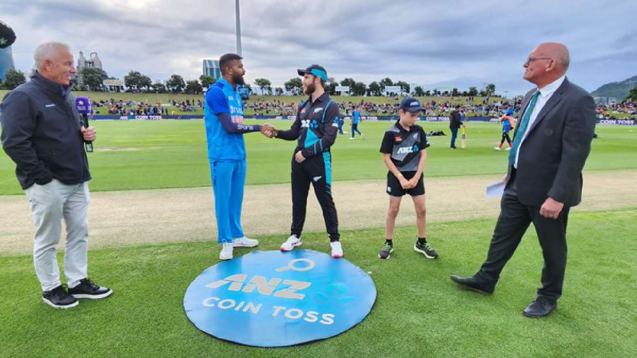 India vs New Zealand: టాస్ గెలిచి బౌలింగ్ ఎంచుకున్న న్యూజిలాండ్.. ఓపెనర్లుగా క్రీజులోకి ఇషాన్, పంత్ India vs New Zealand: టాస్ గెలిచి బౌలింగ్ ఎంచుకున్న న్యూజిలాండ్.. ఓపెనర్లుగా క్రీజులోకి ఇషాన్, పంత్