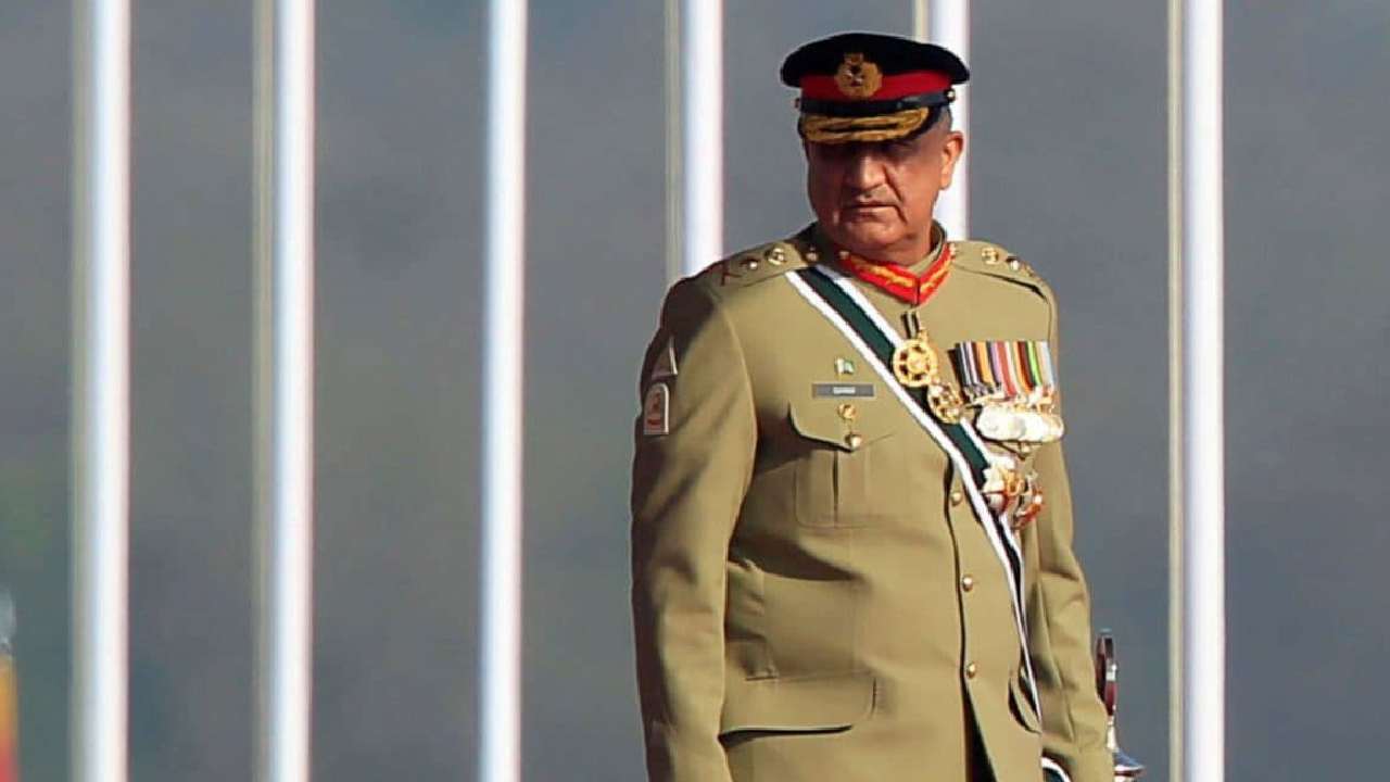 Pak army chief Bajwa: పదవీ విరమణ వేళ పాక్ ఆర్మీ చీఫ్ బజ్వాకు చిక్కులు.. ఆరేళ్లలో ఆయన కుటుంబం పోగేసిన ఆస్తులపై సంచలన విషయాలు Pak army chief Bajwa: పదవీ విరమణ వేళ పాక్ ఆర్మీ చీఫ్ బజ్వాకు చిక్కులు.. ఆరేళ్లలో ఆయన కుటుంబం పోగేసిన ఆస్తులపై సంచలన విషయాలు