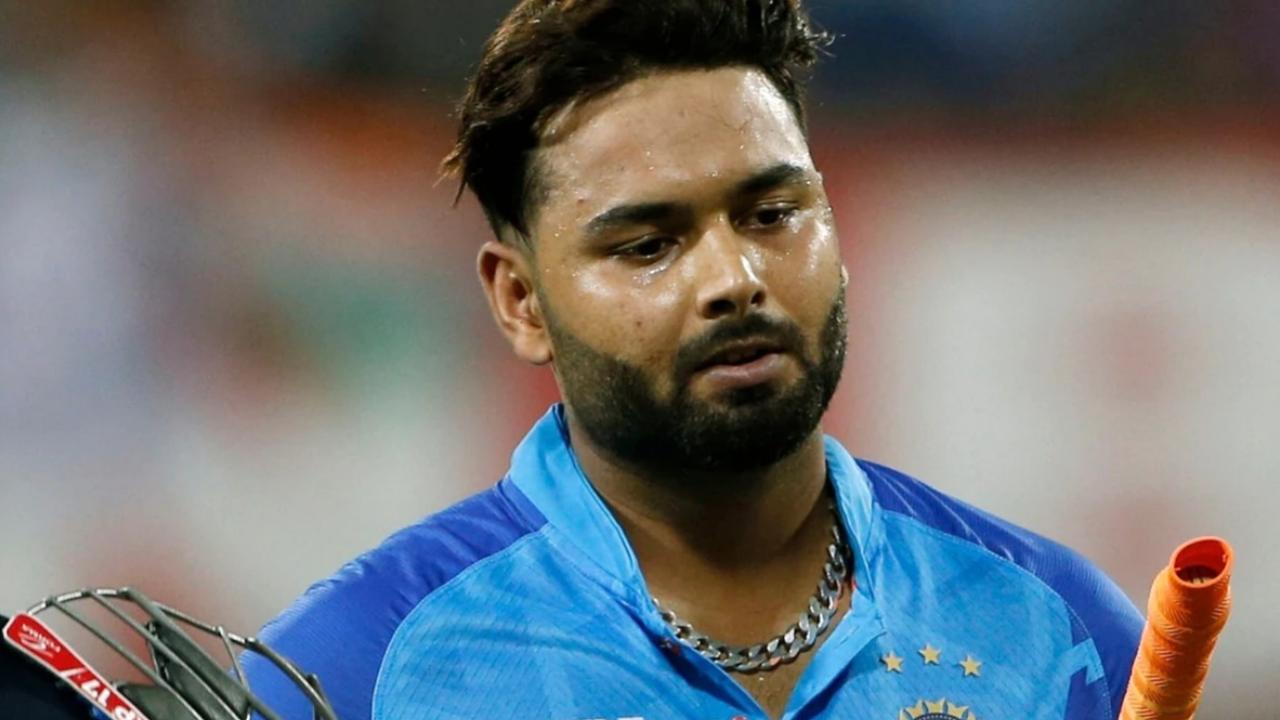 IND vs NZ 3rd ODI: అయ్యో పంత్..! మరోసారి పేలవ బ్యాటింగ్తో నిరాశపర్చిన పంత్.. IND vs NZ 3rd ODI: అయ్యో పంత్..! మరోసారి పేలవ బ్యాటింగ్తో నిరాశపర్చిన పంత్..