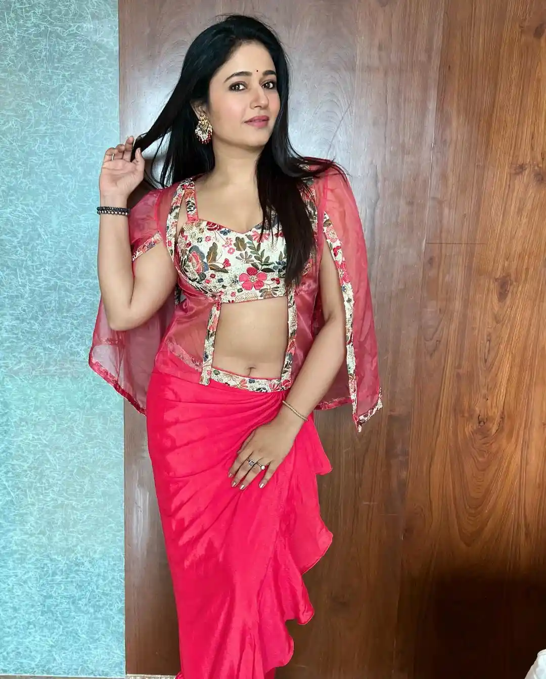 Poonam Bajwa Sizzles In Latest Pics