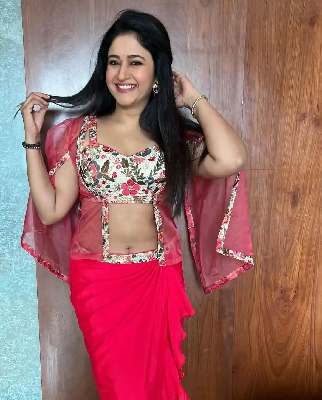 Poonam Bajwa Sizzles In Latest Pics