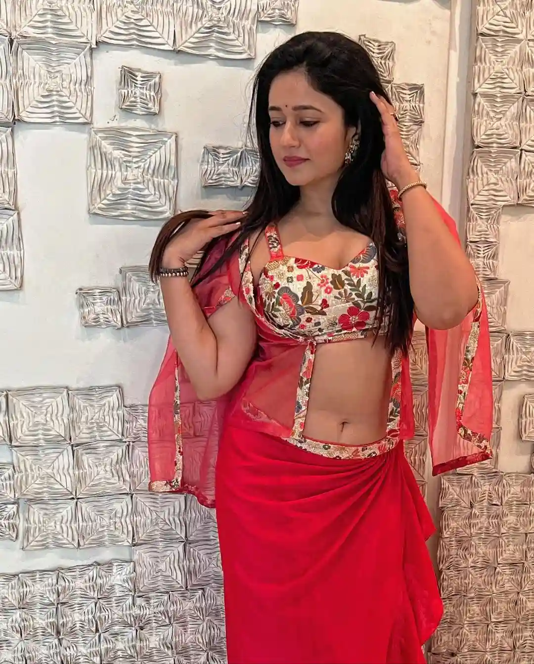 Poonam Bajwa Sizzles In Latest Pics