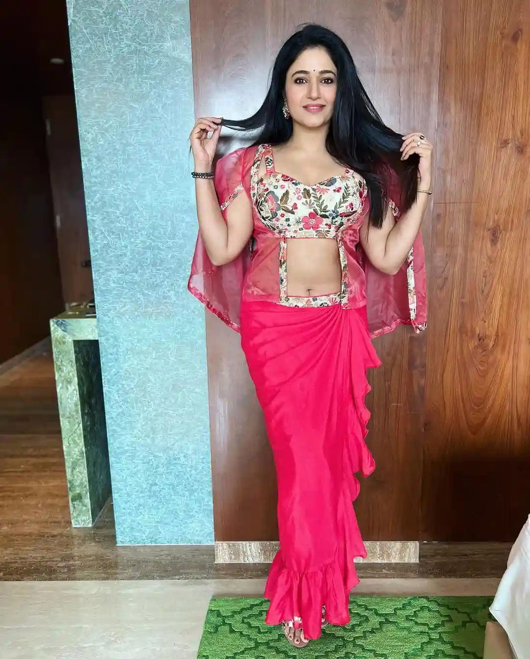 Poonam Bajwa Sizzles In Latest Pics