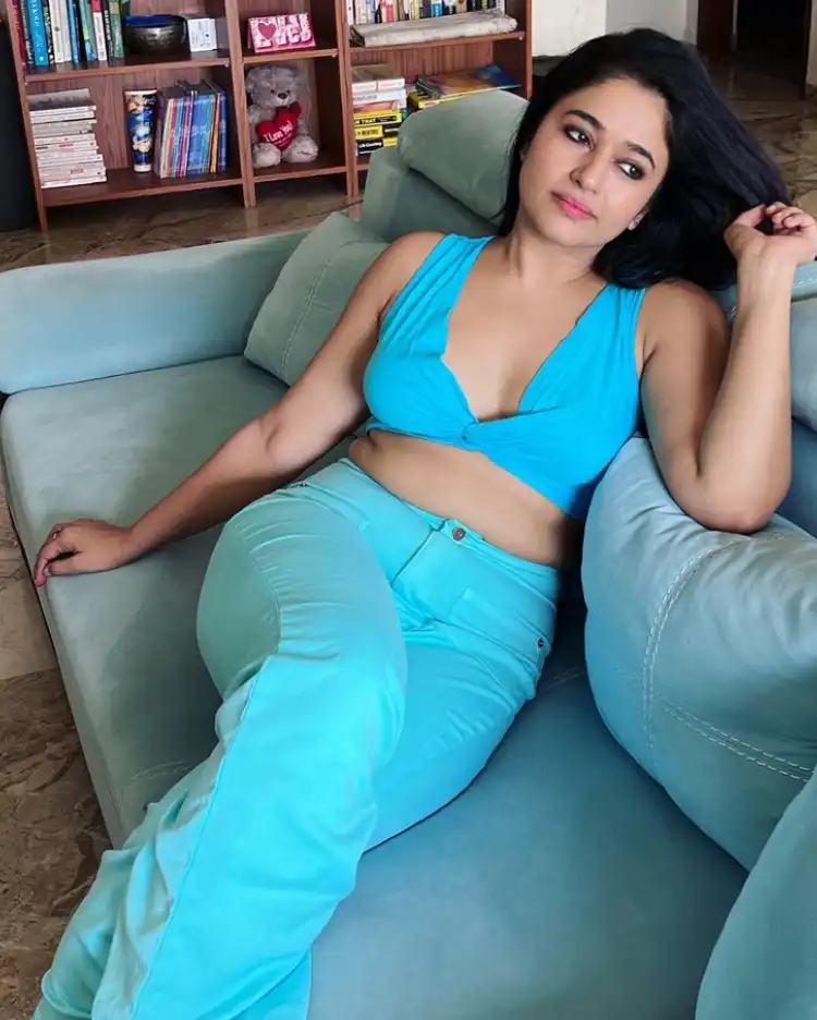 Poonam Bajwa Sizzling Pics In Sofa