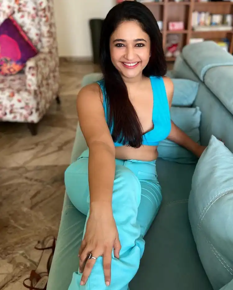 Poonam Bajwa Sizzling Pics In Sofa