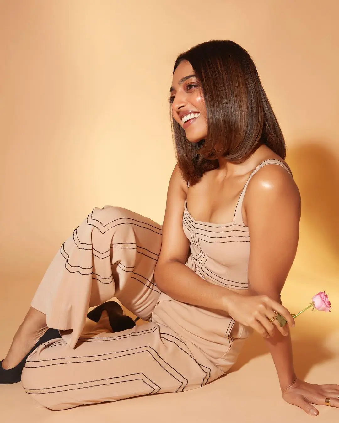 Radhika Apte trendy looks in latest photoshoot pictures