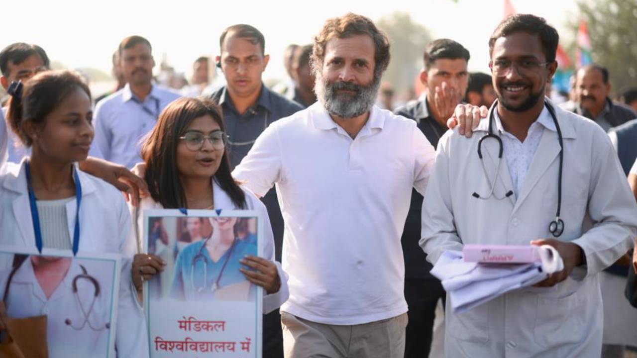 Rahul Gandhi Bharat Jodo Yatra: ఉత్సాహంగా కొన‌సాగుతున్న‌ రాహుల్ గాంధీ భార‌త్ జోడో యాత్ర‌.. (ఫొటోలు)