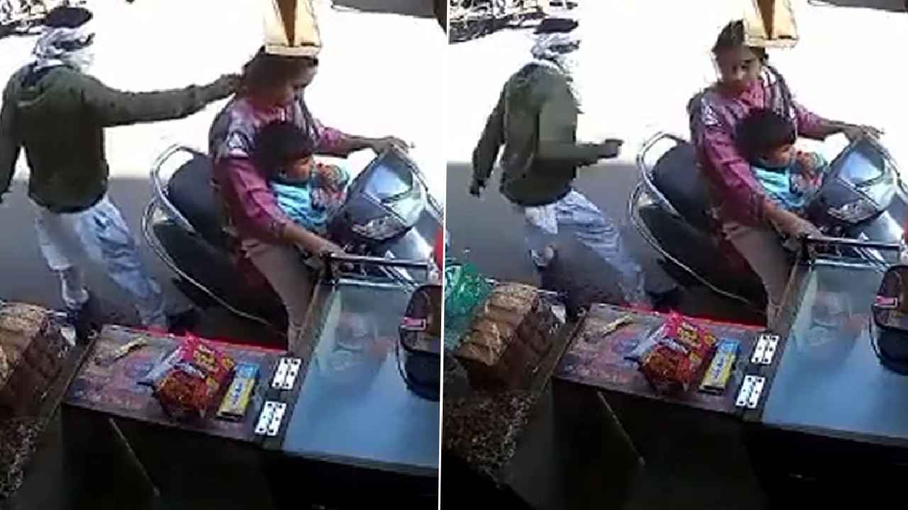 Rajasthan Chain Snatch : షాకింగ్ వీడియో.. షాపింగ్ చేస్తున్న మహిళ మెడ నుంచి చైన్ ఎలా లాక్కెళ్లాడో చూడండి.. Rajasthan Chain Snatch : షాకింగ్ వీడియో.. షాపింగ్ చేస్తున్న మహిళ మెడ నుంచి చైన్ ఎలా లాక్కెళ్లాడో చూడండి..
