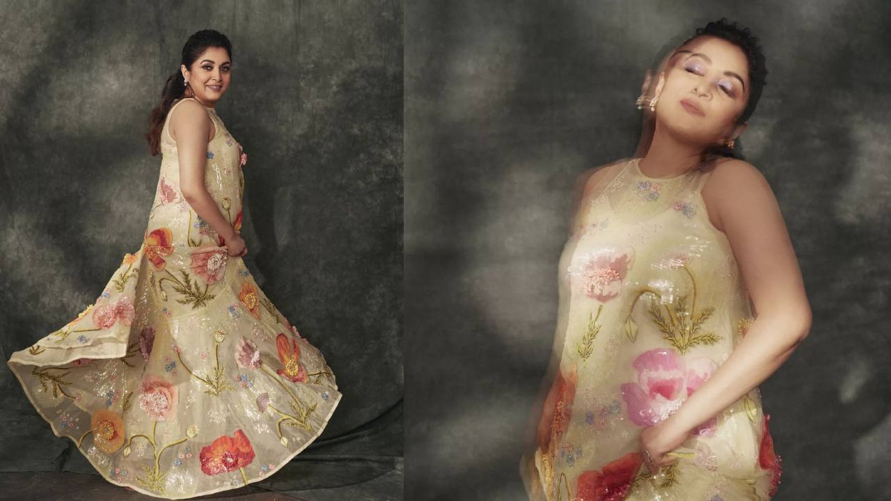 Ramya Krishnan : స్లీవ్ లెస్ గౌను వేసుకున్న పెద్ద పాప.. రమ్యకృష్ణ!