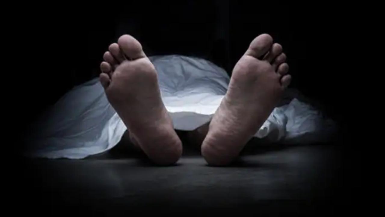 Retired Navy Man Murder: పశ్చిమ బెంగాల్లో దారుణం.. తల్లితో కలిసి తండ్రిని హత్యచేసిన కొడుకు.. శరీరాన్ని ఆరు ముక్కలుగా చేసి.. Retired Navy Man Murder: పశ్చిమ బెంగాల్లో దారుణం.. తల్లితో కలిసి తండ్రిని హత్యచేసిన కొడుకు.. శరీరాన్ని ఆరు ముక్కలుగా చేసి..