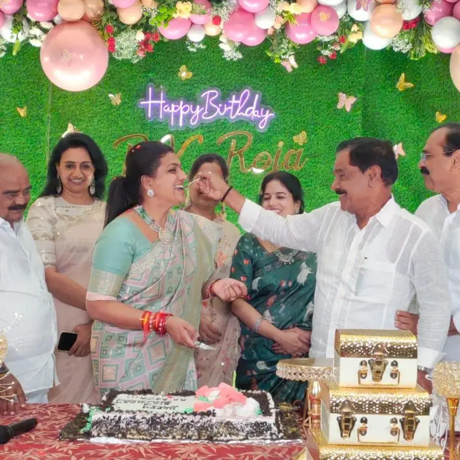 Roja Selvamani Birthday Celebration Pics