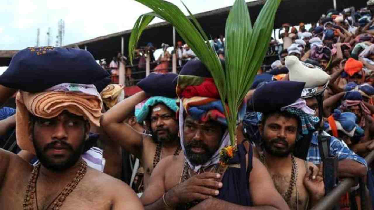Sabarimala Pilgrims: శబరిమల వెళ్లే భక్తులకు గుడ్ న్యూస్.. విమానంలో ఇరుముడి తీసుకెళ్లేందుకు అనుమతి Sabarimala Pilgrims: శబరిమల వెళ్లే భక్తులకు గుడ్ న్యూస్.. విమానంలో ఇరుముడి తీసుకెళ్లేందుకు అనుమతి