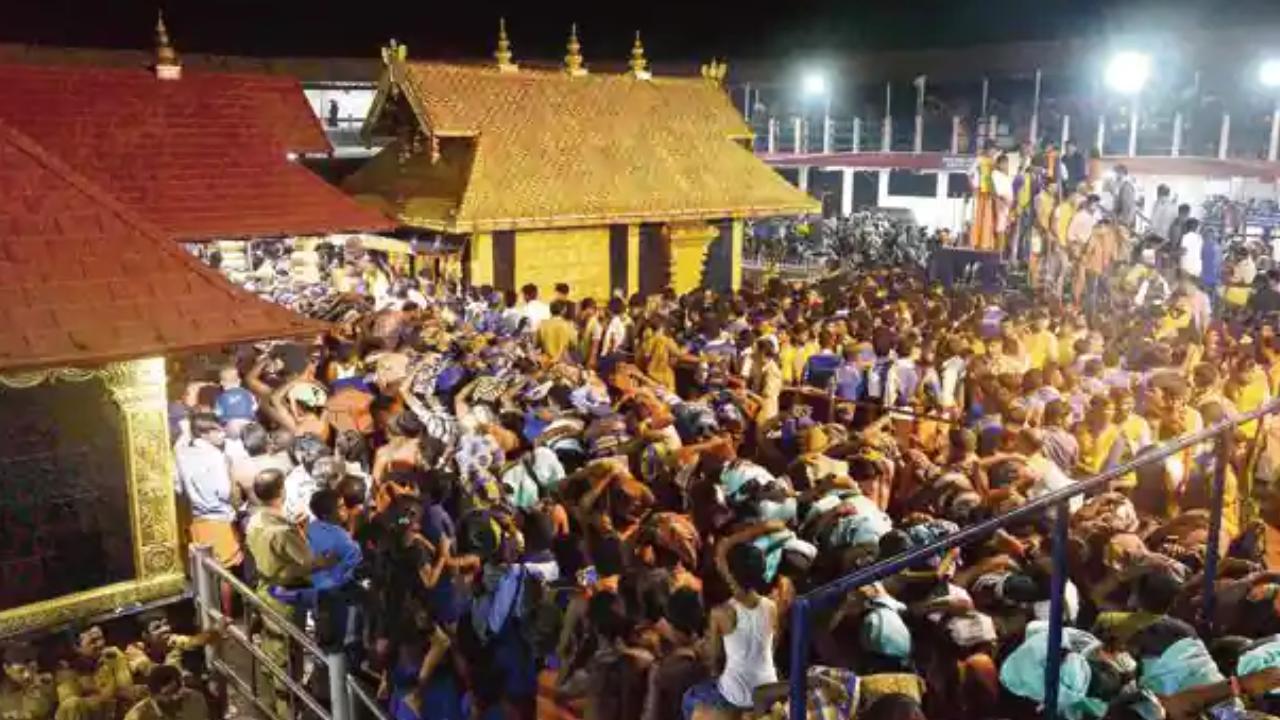 Sabarimala Ayyappa Temple: శబరిమల అయ్యప్ప ఆలయానికి పోటెత్తుతున్న భక్తులు.. పదిరోజుల్లో రికార్డు స్థాయిలో ఆదాయం.. Sabarimala Ayyappa Temple: శబరిమల అయ్యప్ప ఆలయానికి పోటెత్తుతున్న భక్తులు.. పదిరోజుల్లో రికార్డు స్థాయిలో ఆదాయం..