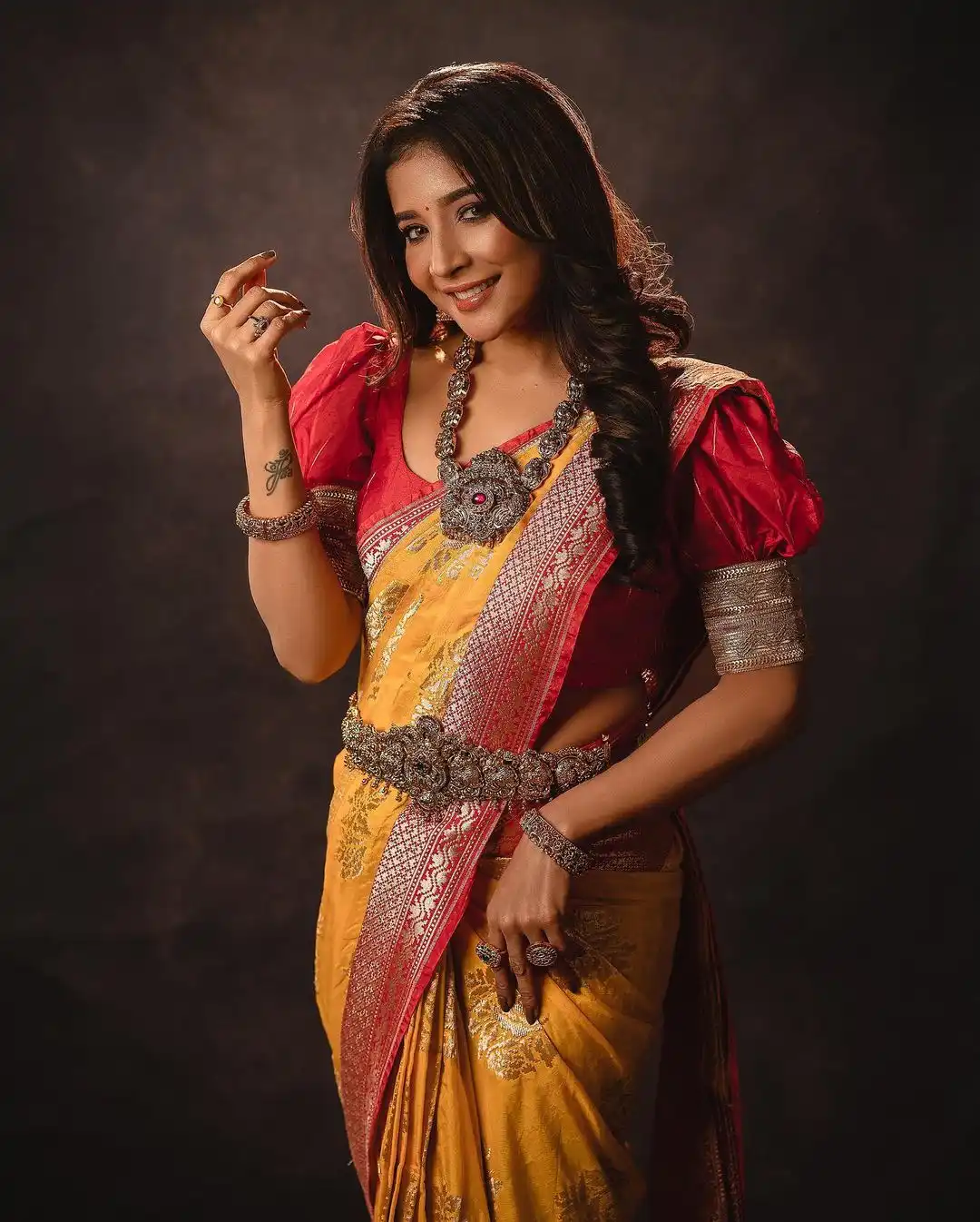 Sakshi Agarwal Stunning Looks In Saree