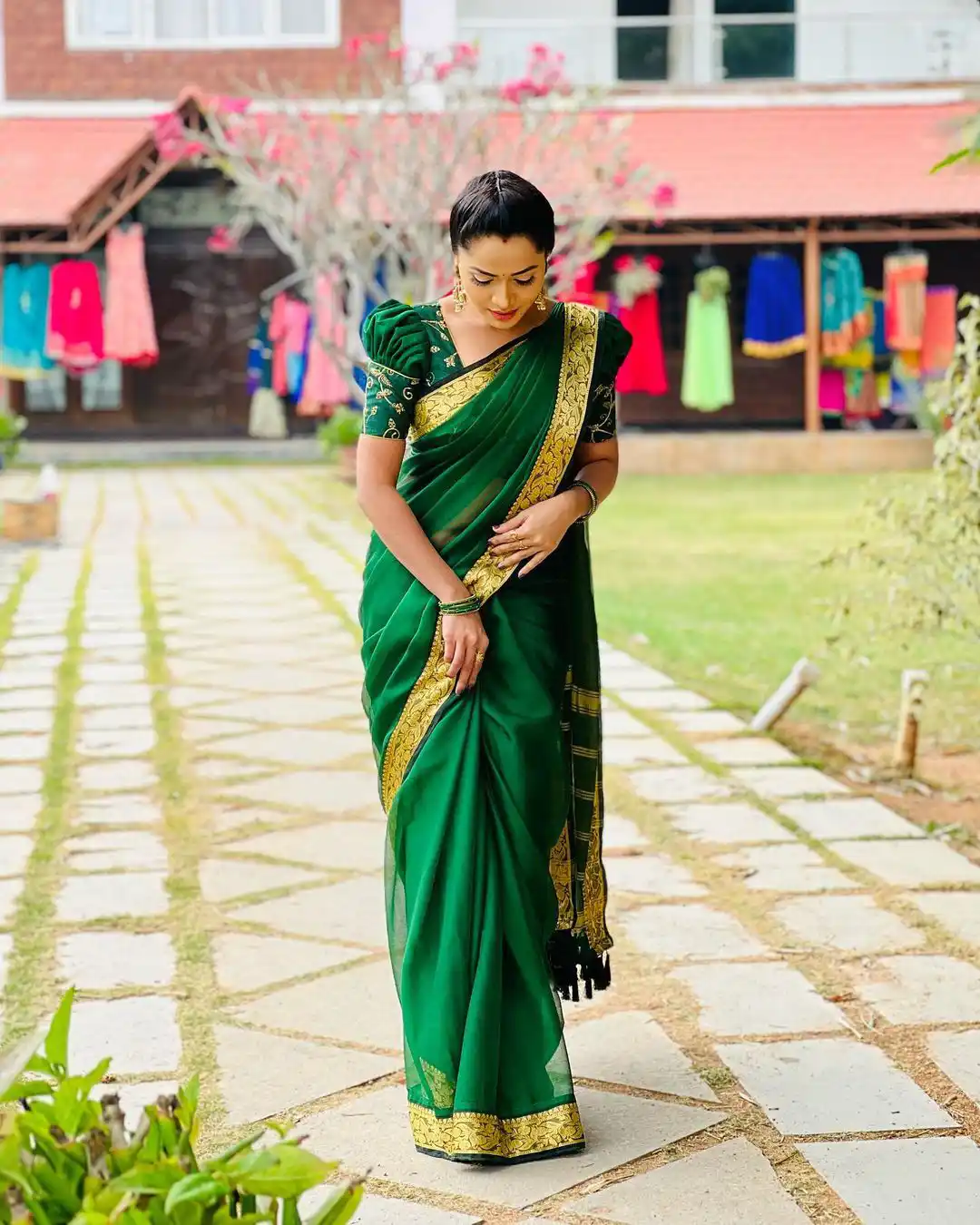 Shobha Shetty Gorgeous Looks in Saree
