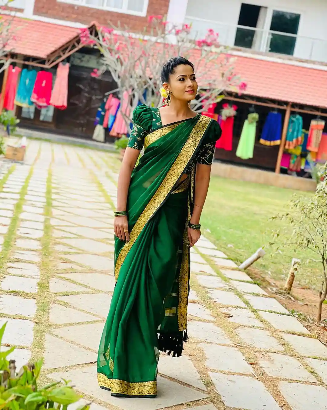 Shobha Shetty Gorgeous Looks in Saree