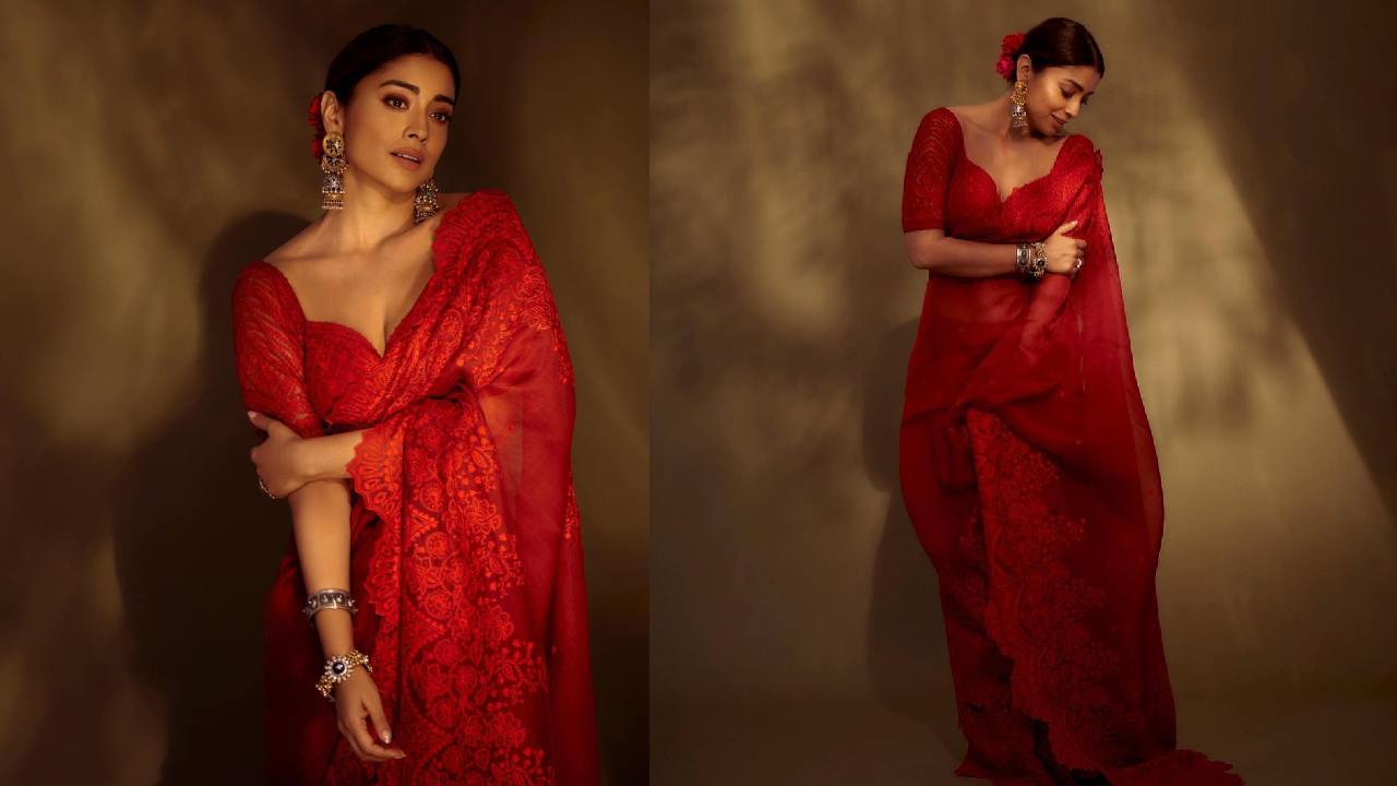 Shriya Saran : రెడ్ శారీలో శ్రియా హోయ లయలు..