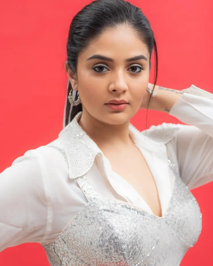 Sreemukhi Sizzles In White Outfit