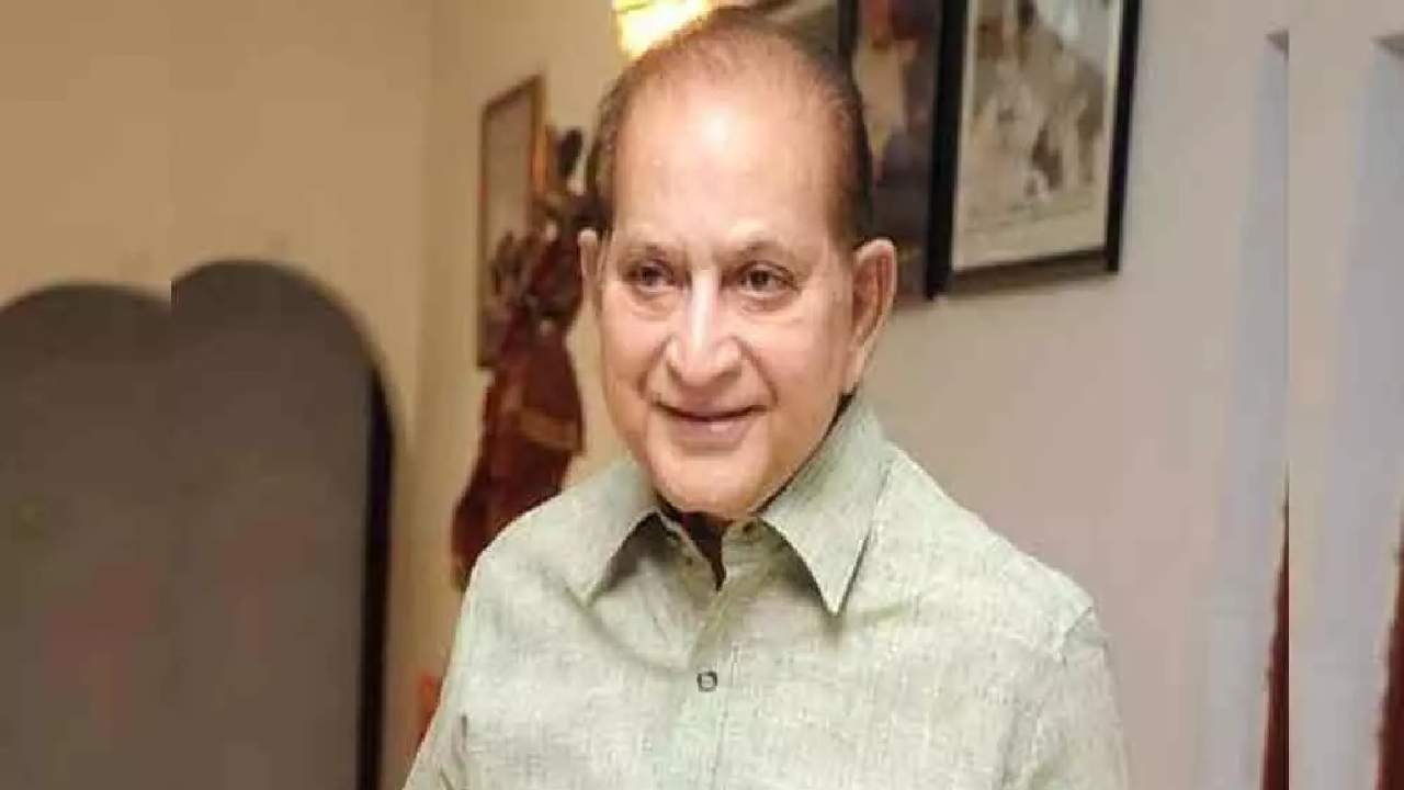 Super Star Krishna : దివికేగిన బుర్రిపాలెం బుల్లోడు.. సూపర్స్టార్ కృష్ణ లైఫ్ స్టోరీ.. Super Star Krishna : దివికేగిన బుర్రిపాలెం బుల్లోడు.. సూపర్స్టార్ కృష్ణ లైఫ్ స్టోరీ..