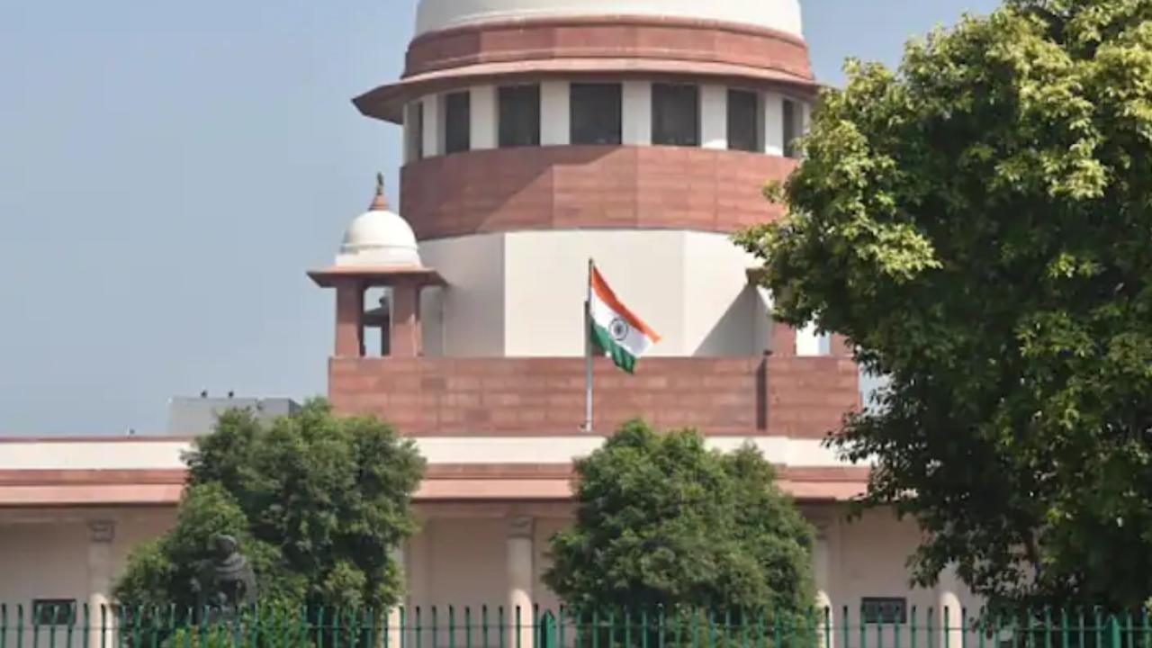 Supreme Court: నేడు సుప్రింకోర్టులో కీలక కేసులపై విచారణ .. అవేమిటంటే? Supreme Court: నేడు సుప్రింకోర్టులో కీలక కేసులపై విచారణ .. అవేమిటంటే?