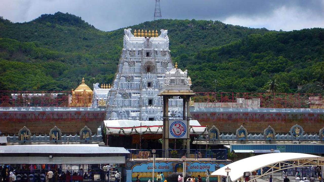 TTD: పెట్టుబడులు, డిపాజిట్లపై శ్వేతపత్రం విడుదల చేసిన టీటీడీ TTD: పెట్టుబడులు, డిపాజిట్లపై శ్వేతపత్రం విడుదల చేసిన టీటీడీ