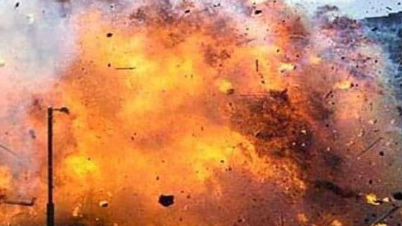 Afghanistan: పాఠశాలపై బాంబు దాడి.. 15 మంది విద్యార్థులు మృతి Afghanistan: పాఠశాలపై బాంబు దాడి.. 15 మంది విద్యార్థులు మృతి